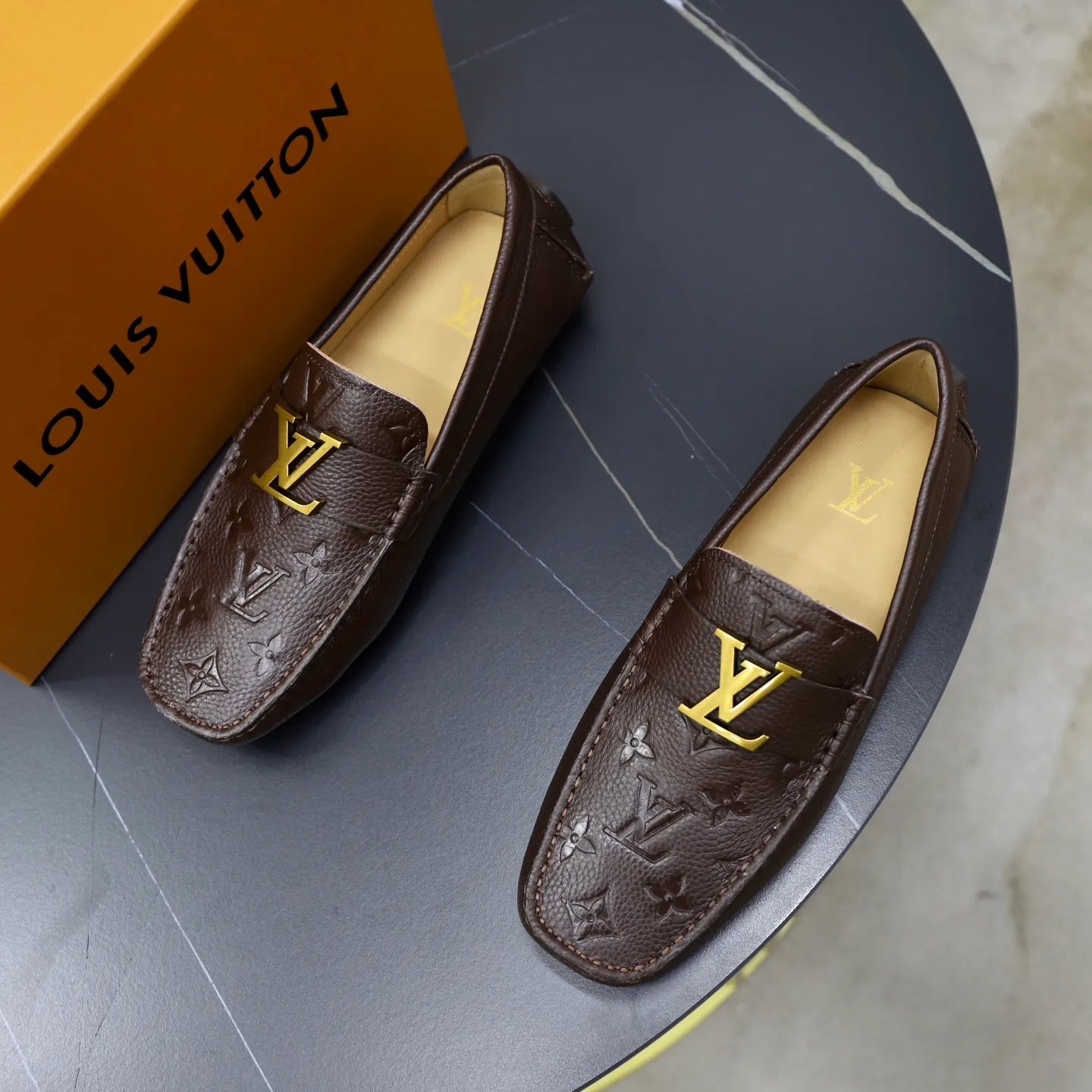 Ex-factory price: 480💰【LV】Louis Vuitton ⚠️High-end men’s driving and pedal series ⚠️38-44 (customized for 45) ⚠️All original cowhide leather! Thick and soft! Made entirely of calfskin lining! Rubber sheet anti-slip beanie sole! Three-dimensional package technology! Fashionable and classic! Handicrafts! Original high quality! Feel free to compare!